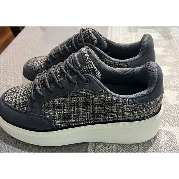 OrthoComfoot Women's Orthopedic Fashion Sneaker - Picture 3 of 7